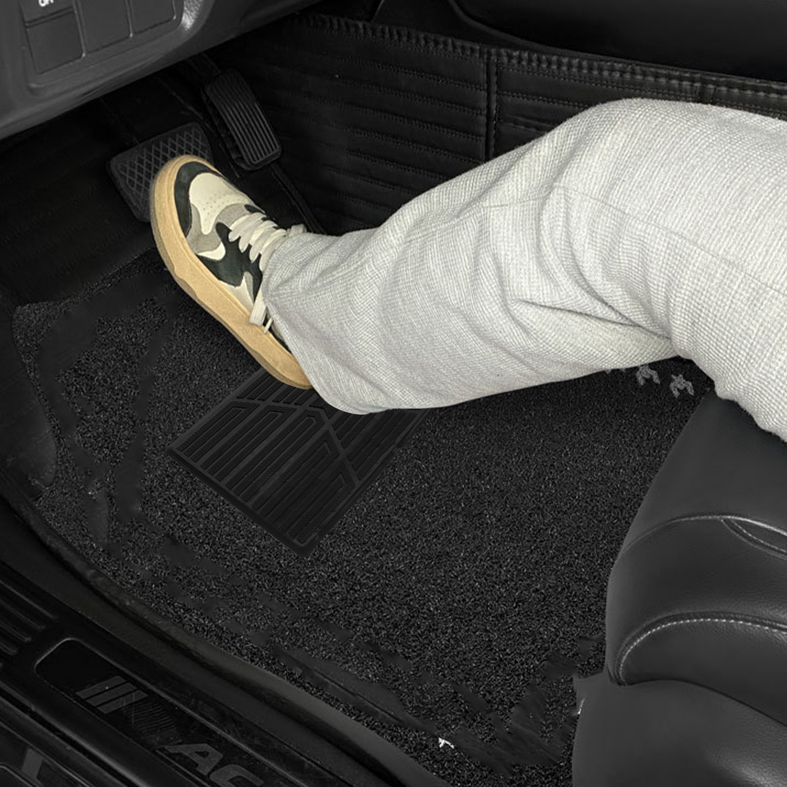 Car Floor Mat - แผ่นยางสำหรับปูพื้นรถยนต์แบบหนาพิเศษ ใช้สำหรับซ่อมแซมพรมปูพื้นรถยนต์ในบริเวณแป้นเหยียบ ป้องกันการลื่น และใช้เป็นแผ่นรองแป้นเหยียบสำหรับรถยนต์